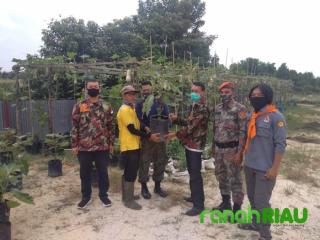 Milad KOKAM ke55, Pemuda Muhammadiyah Riau Gelar Penyemprotan Disinfektan dan Pembagian Bibit